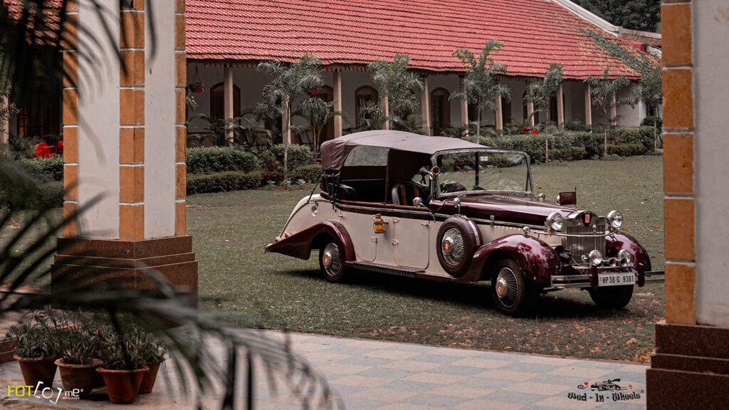 vintage car for wedding